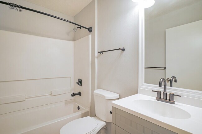 Building Photo - 192 Brookfall Dr