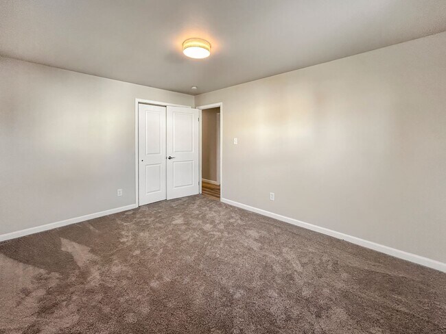 Building Photo - $0 DEPOSIT OPTION. 4 BED 3 BATH IN HAMPDEN HEIGHTS!