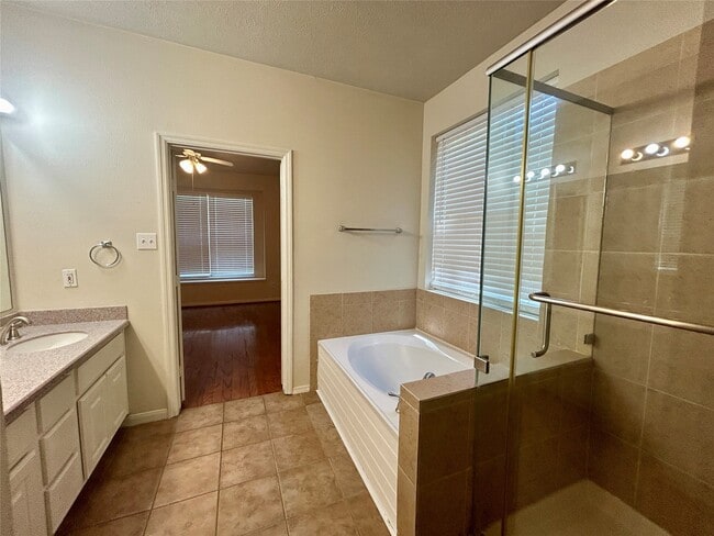 Building Photo - 14 N Winterport Cir