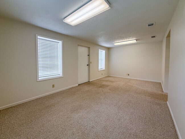 Building Photo - 26605 E River Rd