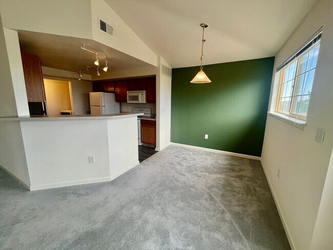 Building Photo - ** Move in Special** Cozy 1 bed 1 bath in ...
