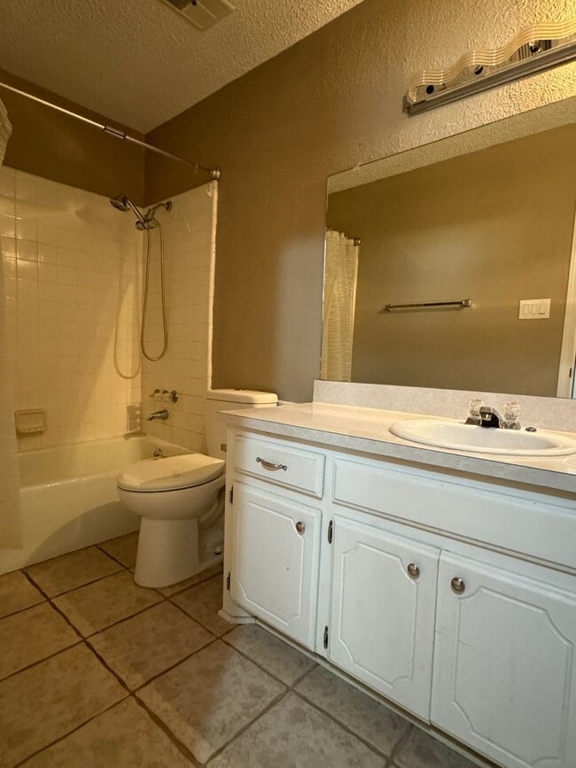 Building Photo - 7909 NW Terrace Hills Blvd