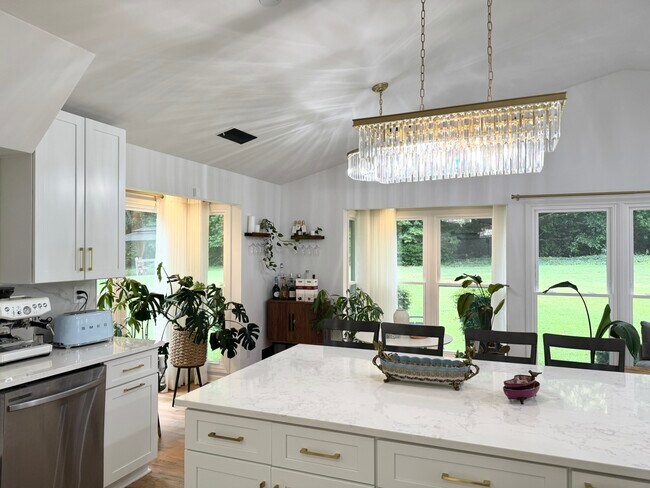 Building Photo - 3561 Duberry Ct NE