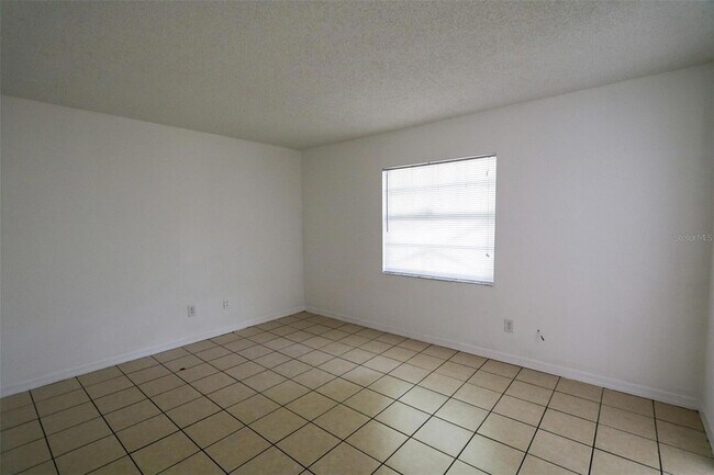 Building Photo - 3253 Bloomingdale Villas Ct