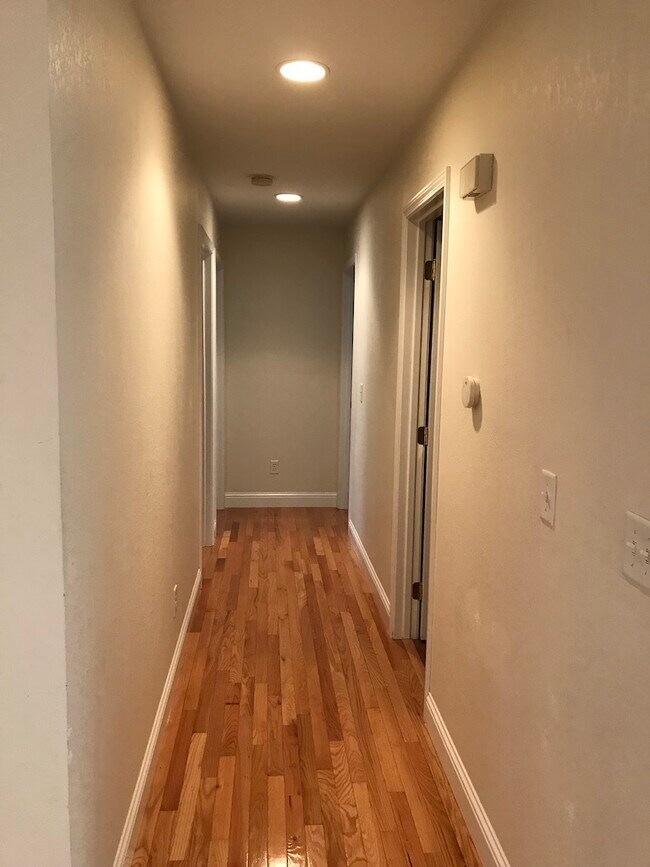 Building Photo - 1139 S Glenbeth Dr