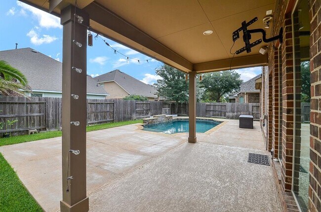 Building Photo - 28722 Maple Red Dr