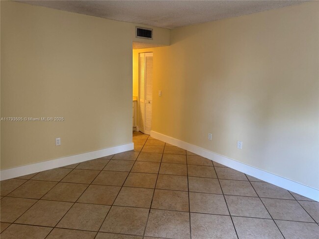 Building Photo - 9040 SW 125th Ave