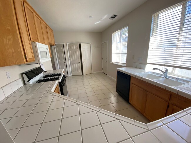 Building Photo - 5273 Trophy Dr