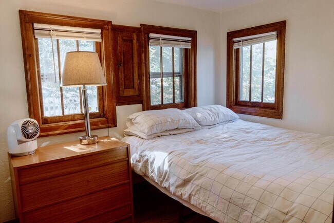 Building Photo - 416 W Kiowa St