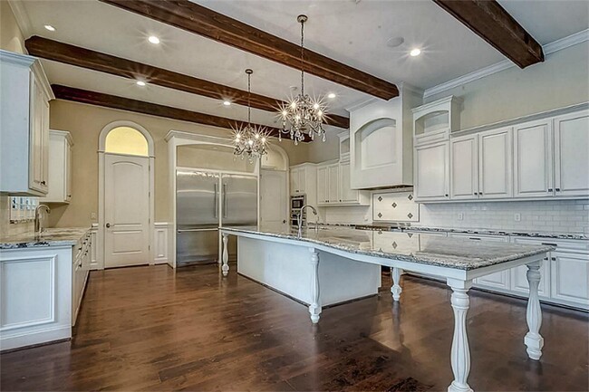 Building Photo - 5559 Holly Springs Dr