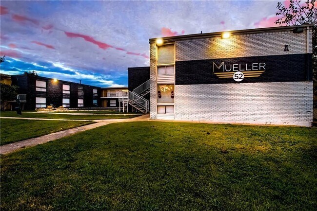 Building Photo - 1200 E 52nd St