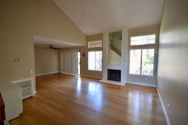 Building Photo - Spacious 2-Story 2 Bedroom Fountain Valley...