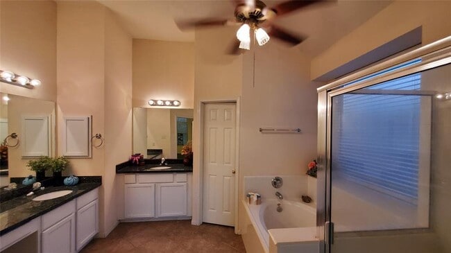 Building Photo - 14043 Fairwood Breeze