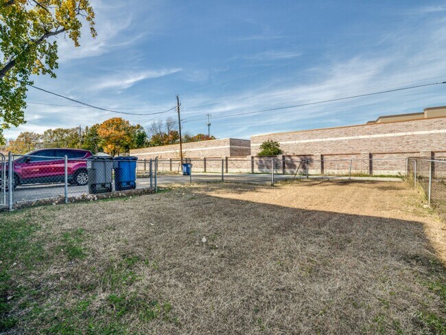 Building Photo - Jewel St- Duplex