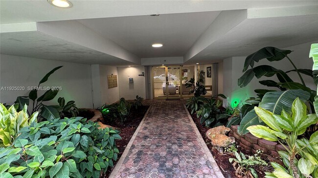 Building Photo - 145 SE 25th Rd