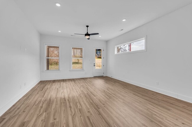 Building Photo - Modern Living in West Nashville