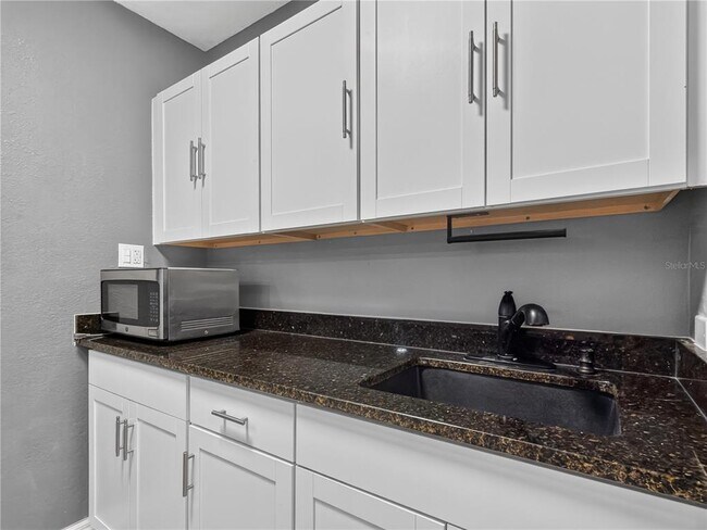 Building Photo - 465 Rio Grande Ln