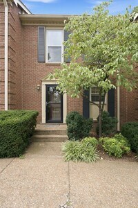 Building Photo - Charming 2 Bedroom Townhouse