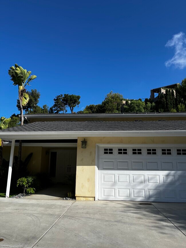 Building Photo - 1790 Nautilus St