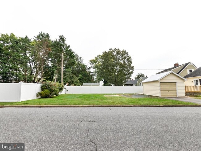 Building Photo - 701 Goldsborough St