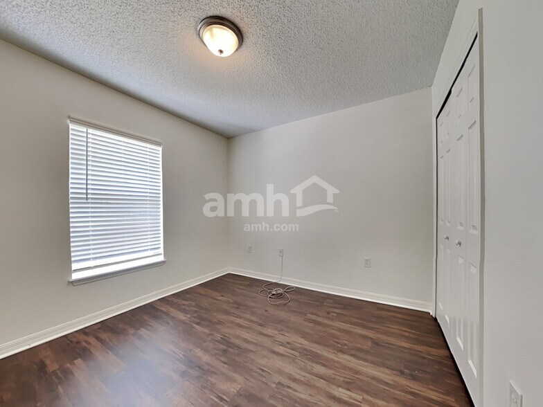 Building Photo - 8058 Misty Meadow Ct N