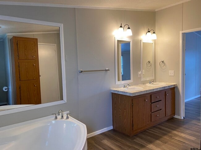 Building Photo - 22944 Shell Shore Dr