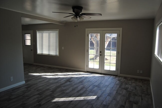 Building Photo - Price Reduced