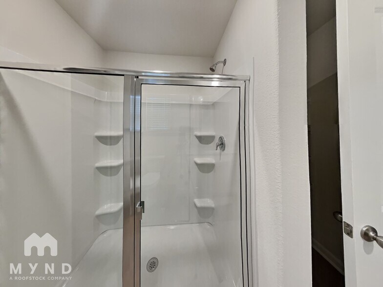 Building Photo - 326 Royal Mdw Dr