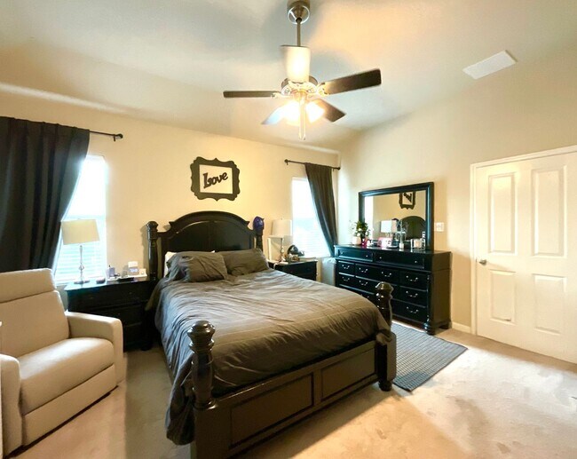 Building Photo - *COMING SOON* Modern Home with Fenced Backyard, Community Pool & Playground!