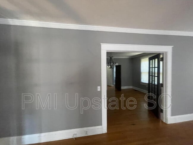 Building Photo - 181 N Fairview Ave