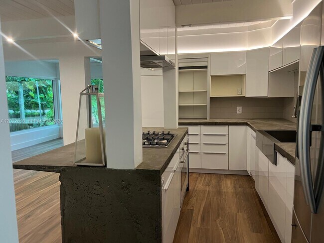 Building Photo - 6851 SW 77th Terrace