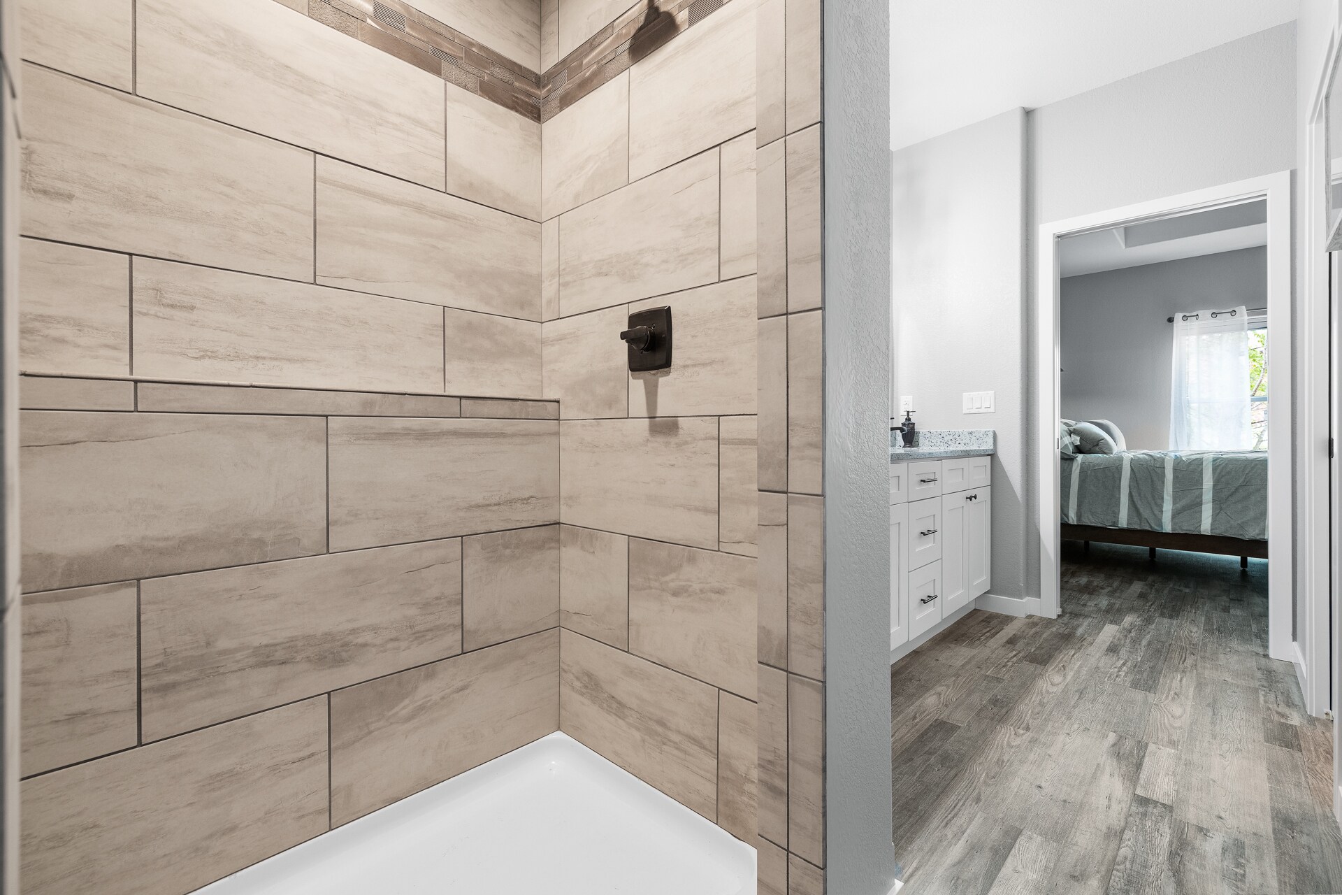 Building Photo - 1310 Daisy Dr