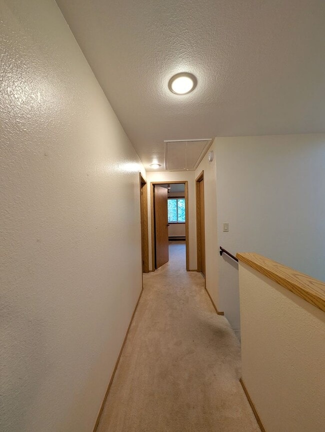 Building Photo - 3Bd/1.5Ba Dgl Townhome, Long Term Rental, 2 Car Garage, Unfurnished