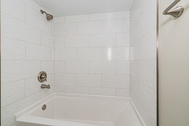 Building Photo - 3851 N Parkway Dr