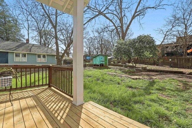 Building Photo - Updated 3BR Home with Large Yard Near Grant Park and Summerhill