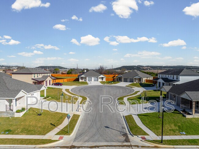 Building Photo - 111 Logan Ct