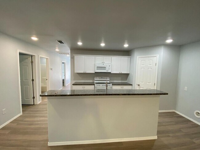 Building Photo - New 3/2/2 Duplex in Northwest Lubbock
