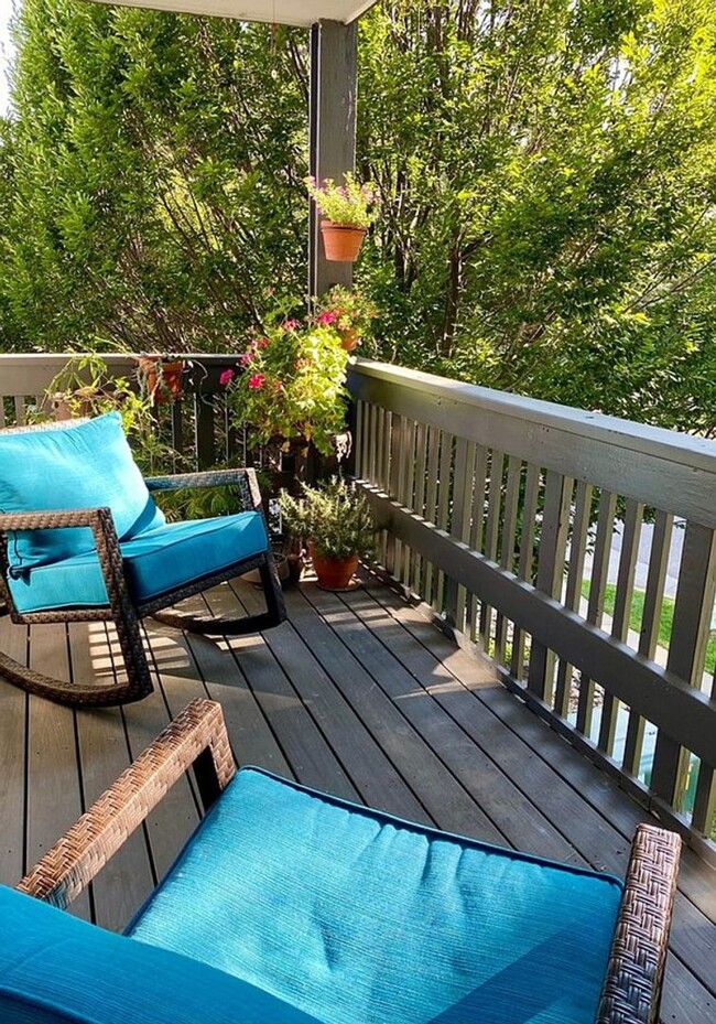 Building Photo - Fully Furnished 2B/1B Condo Available Now!