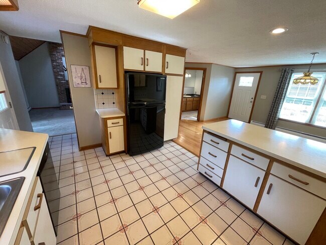 Building Photo - 27 St James Pl