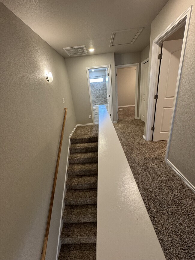 Building Photo - 7611 Stonehollow