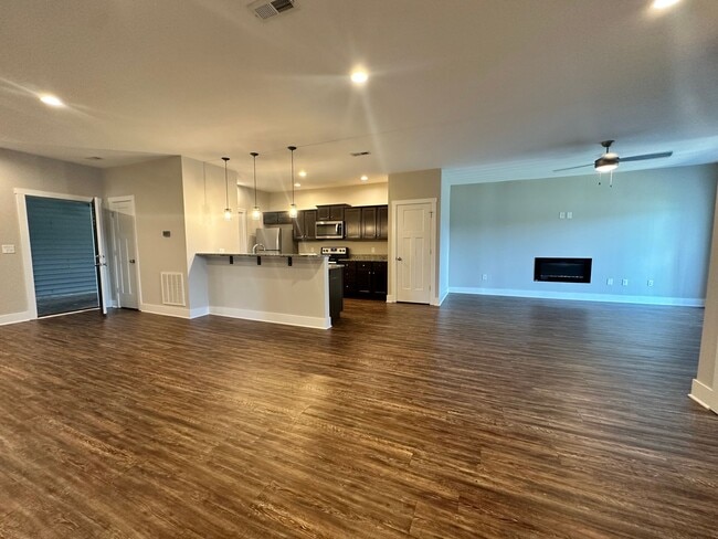 Building Photo - Eleven25