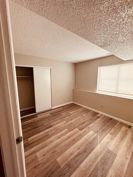 Building Photo - 3310 Cochran Dr