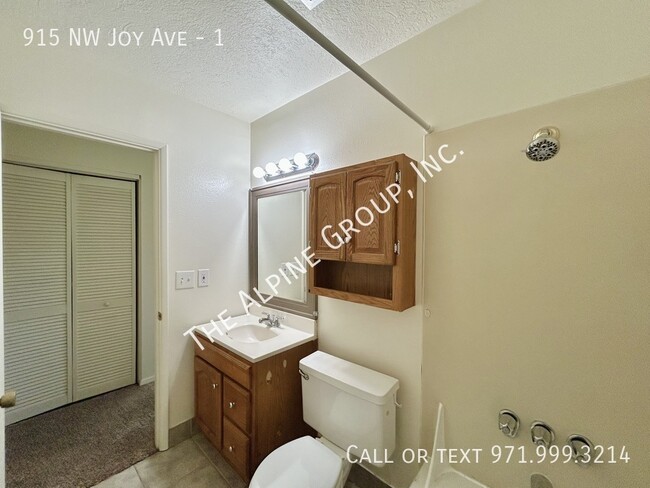 Building Photo - Single Level, 2 Bedroom by Cornell/NW Murr...