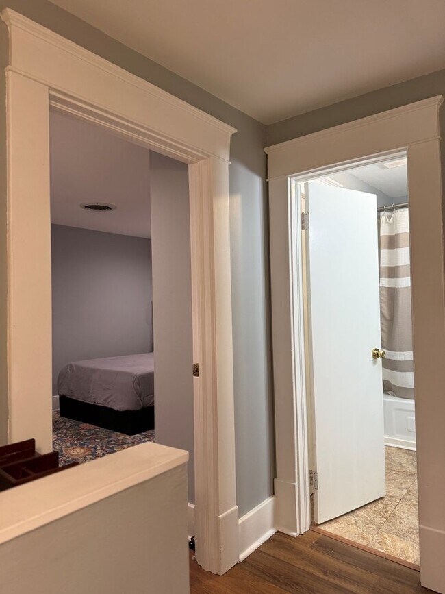 Building Photo - 1515 1/2 S Carson Ave