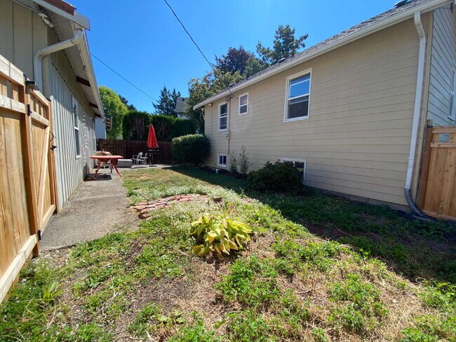 Building Photo - Charming 3-Bedroom Home with Massive Detac...