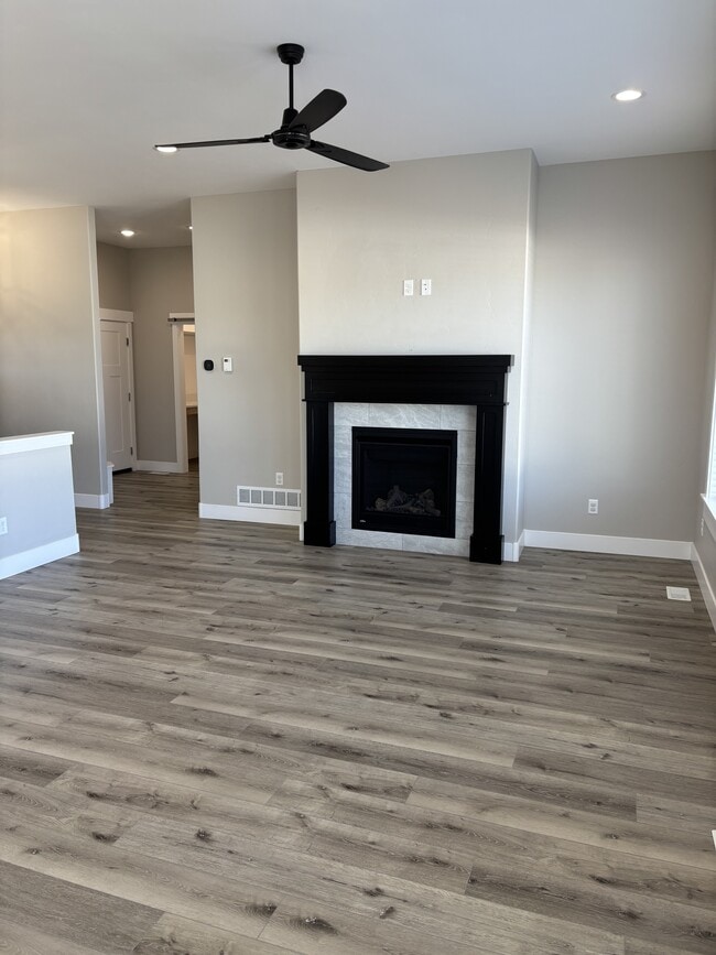 Building Photo - 187 Heaton Ln