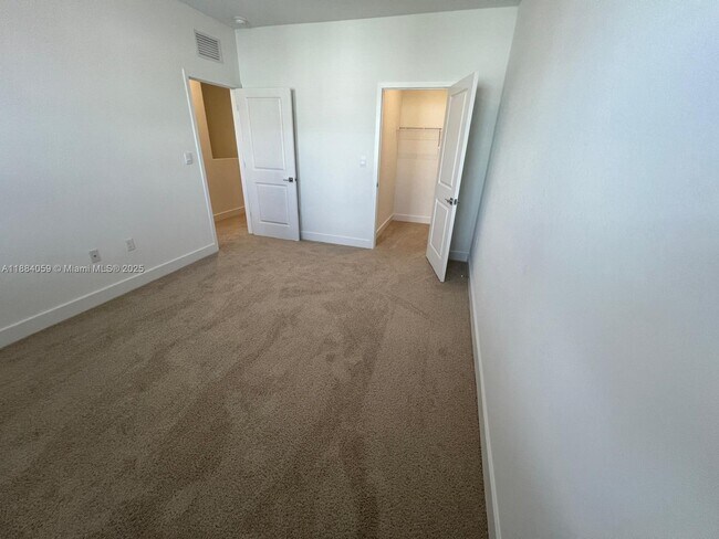 Building Photo - 109 SW 170th Ave