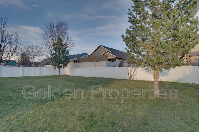 Building Photo - 7488 N Courcelles Pkwy