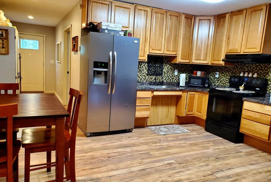 Building Photo - 6820 1/2 North Montana Avenue-SI ID1492821P