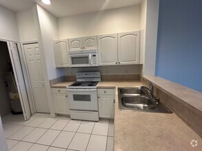Building Photo - Spacious 3/2  in gated community off Colon...